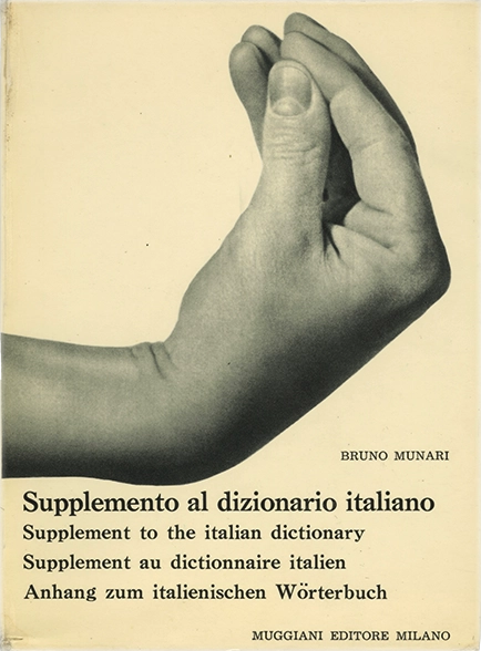 Supplemento al dizionario italiano, Bruno Munari, 1963, Muggiani Editore Milano. Libro che presenta un repertorio visivo dei gesti della comunicazione non verbale italiana. Attraverso fotografie e brevi didascalie in più lingue, Munari documenta con ironia e rigore i gesti più comuni della tradizione italiana, offrendo un “supplemento” culturale al dizionario scritto, utile sia per stranieri sia per italiani curiosi del proprio linguaggio corporeo.