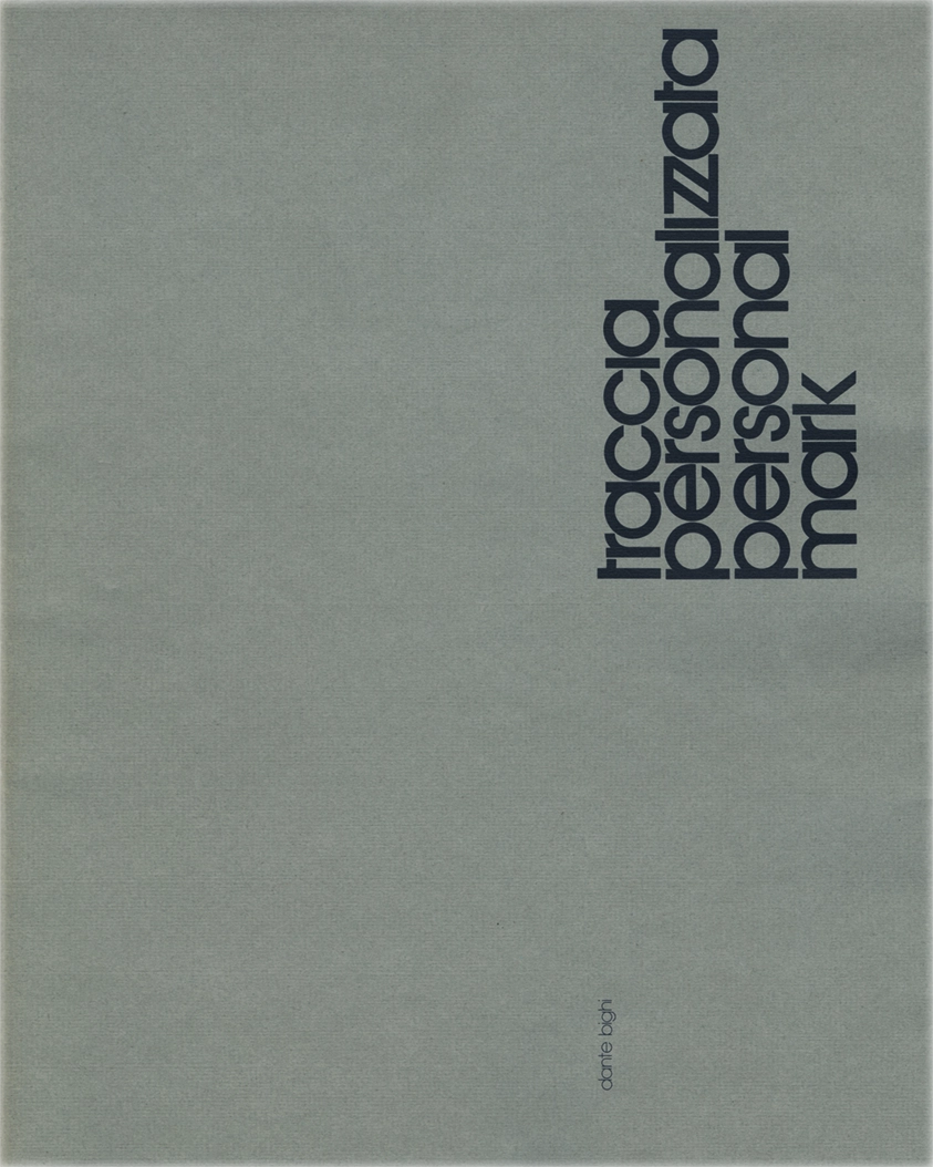 Traccia personalizzata personal mark, Dante Bighi, Graphic design and production by Dante Bighi, 1984, Catalogo di presentazione dei lavori di Dante Bighi. La pubblicazione racconta il profilo e l'etica del designer ed espone una rassegna caratterizzata da lavori di comunicazione e corporate identity.